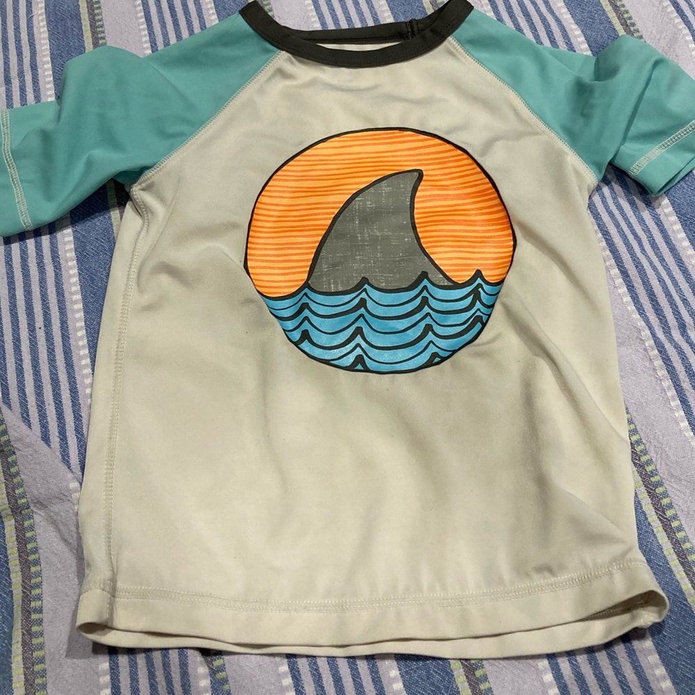 Short sleeve rash guard